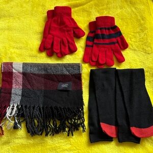 Elegant Red and Black Men's Gloves Set